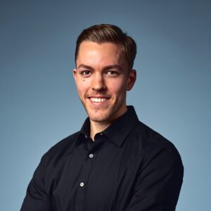 Porträtfoto Jonas Schuler Ansprechpartner für Presseanfragen und Öffentlichkeitsarbeit bei fpt robotics